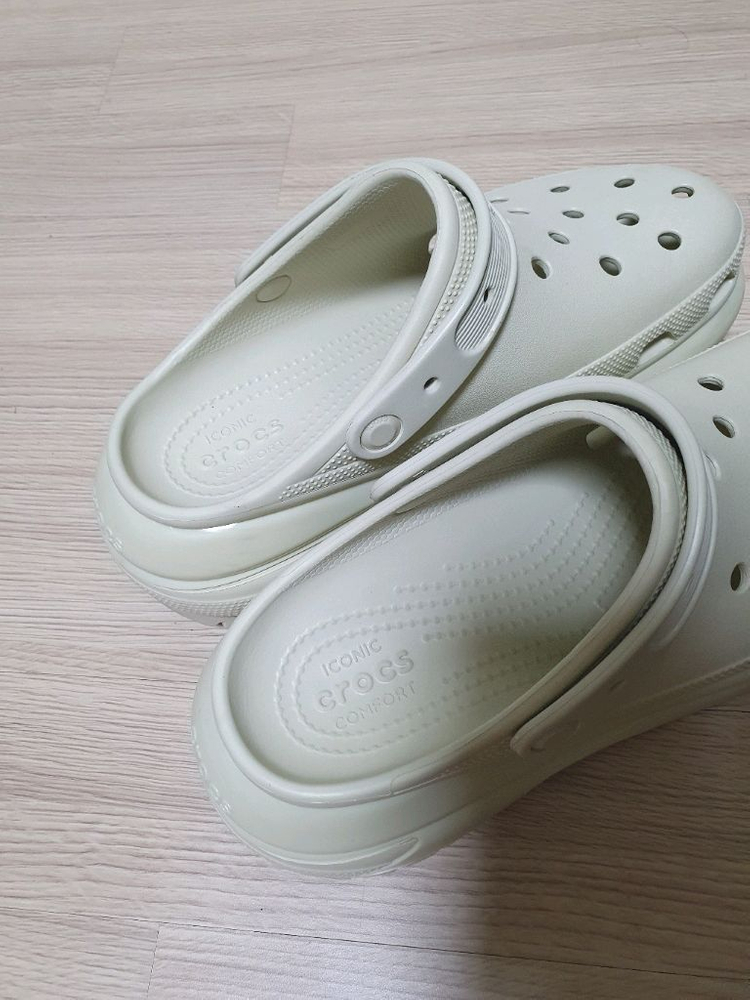 크록스 메가 크러쉬 샌들 슬리퍼 270 이미지