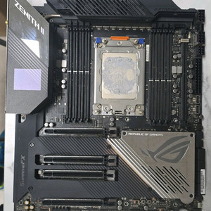 ASUS ROG ZENITH II EXTREME AMD 라이젠 스레드리퍼 메인보드 이미지