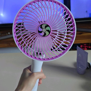 화이트퍼플 선풍기 이미지