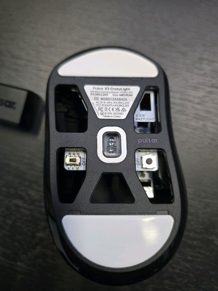 펄사 X3 CrazyLight 미디움 무선 게이밍 마우스 이미지