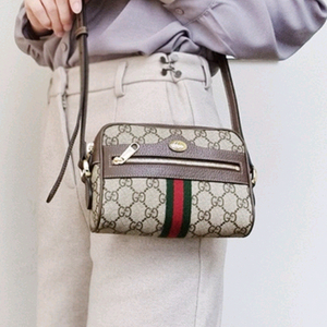 구찌 오피디아 크로스백/카메라백 미니 정품S급(감정O)프라다루이비통디올고야드샤넬셀린느보테가생로랑발렌시아가버버리가방 이미지