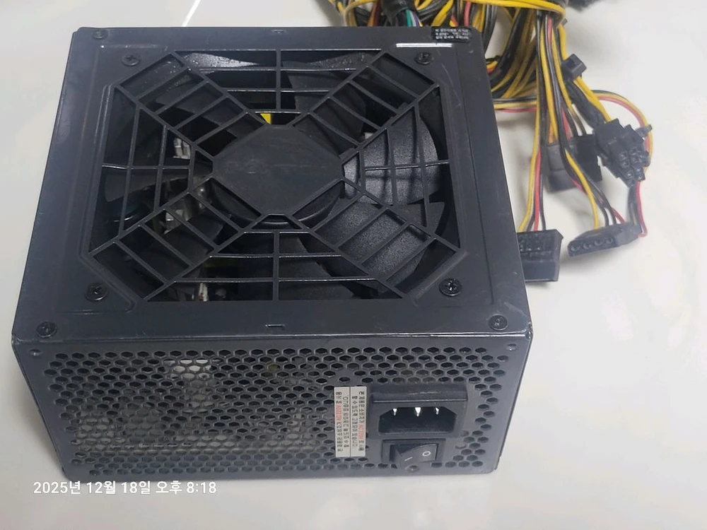 700W 파워서플라이 이미지