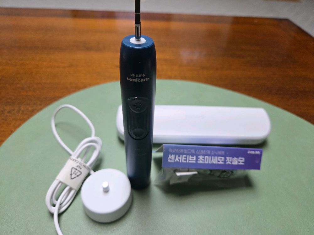 소닉케어 전동칫솔 이미지