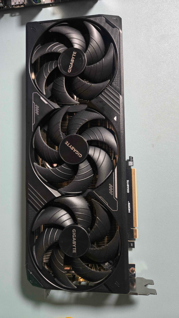 GIGABYTE 지포스 RTX 5070 Ti 이미지