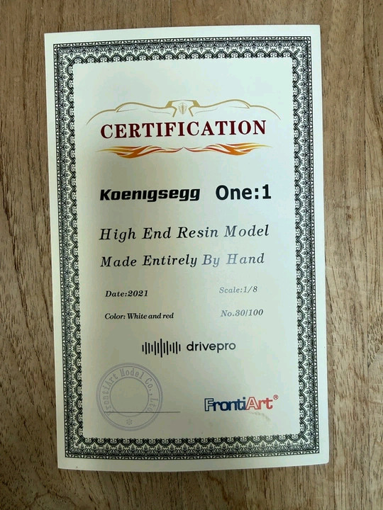 코닉세그 원:1 하이엔드 레진 모델 화이트/레드 이미지