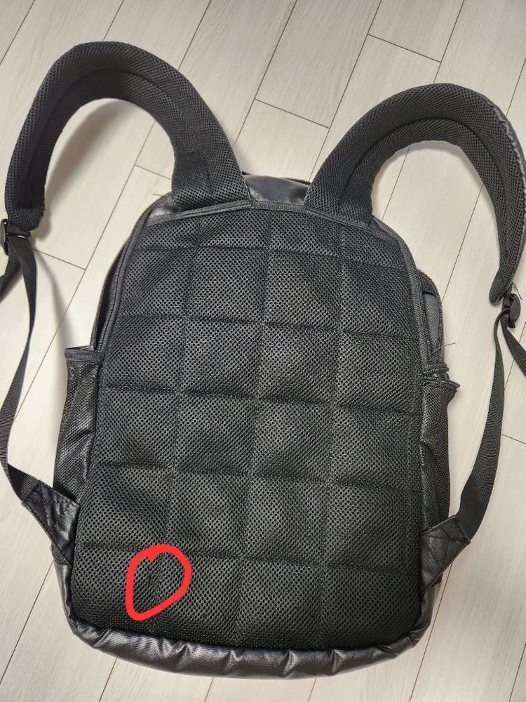 나이키 브라질리아 백팩 24L 스포츠가방여러 중고사이트에도 같이 판매하고 있어서 삭제되면 팔린거에요~뒤에 쿠션 부분 이미지