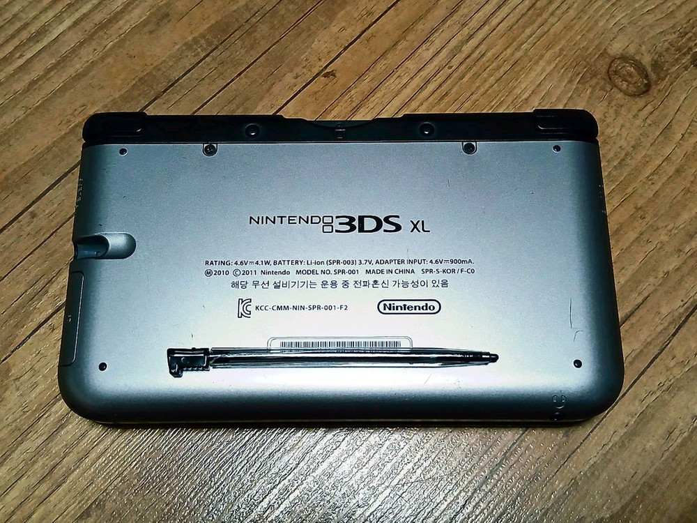 닌텐도 구큰다수 3DS XL 실버 + 게임 2종 판매합니다 이미지