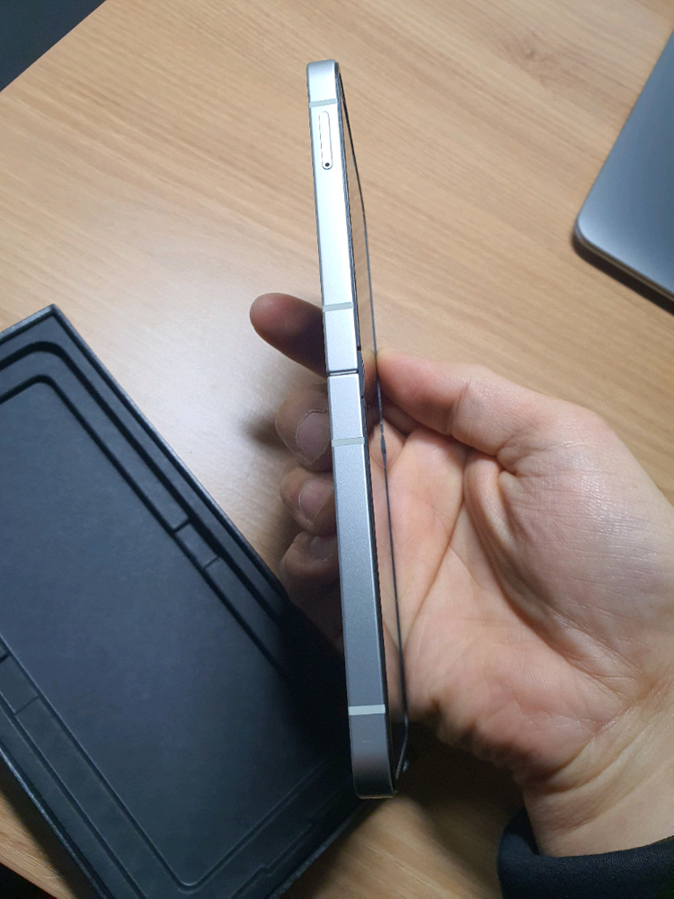 폴더블 스마트폰 실버 256GB 이미지