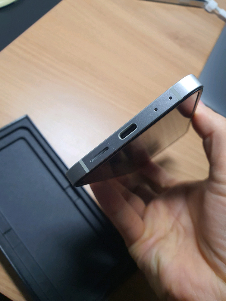 폴더블 스마트폰 실버 256GB 이미지