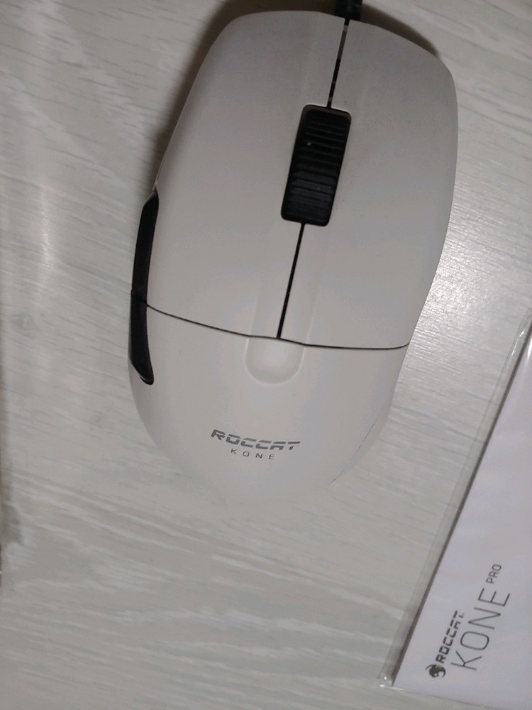 ROCCAT KONE PRO 게이밍 마우스 화이트 이미지
