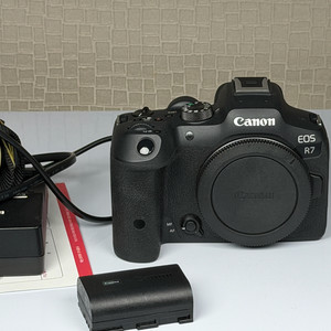캐논 EOS R7 미러리스 카메라 바디 이미지