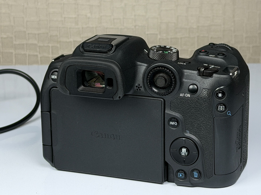 캐논 EOS R7 미러리스 카메라 바디 이미지