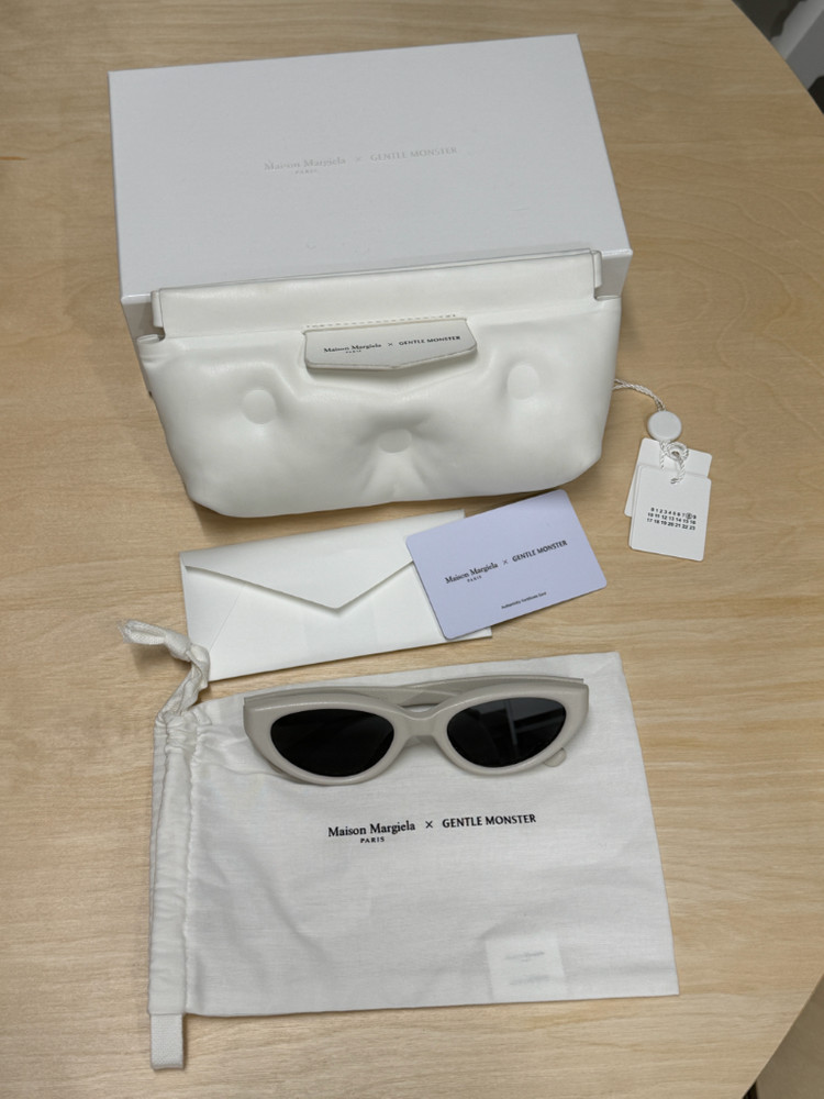 젠틀몬스터 X 메종 마르지엘라 MM108 화이트 선글라스 이미지