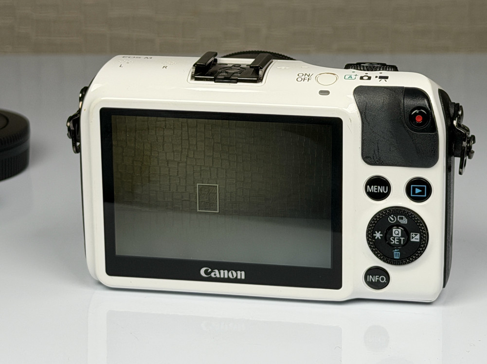 캐논 EOS M 바디 + EFM 22mm 미러리스 레트로 빈티지 카메라 이미지