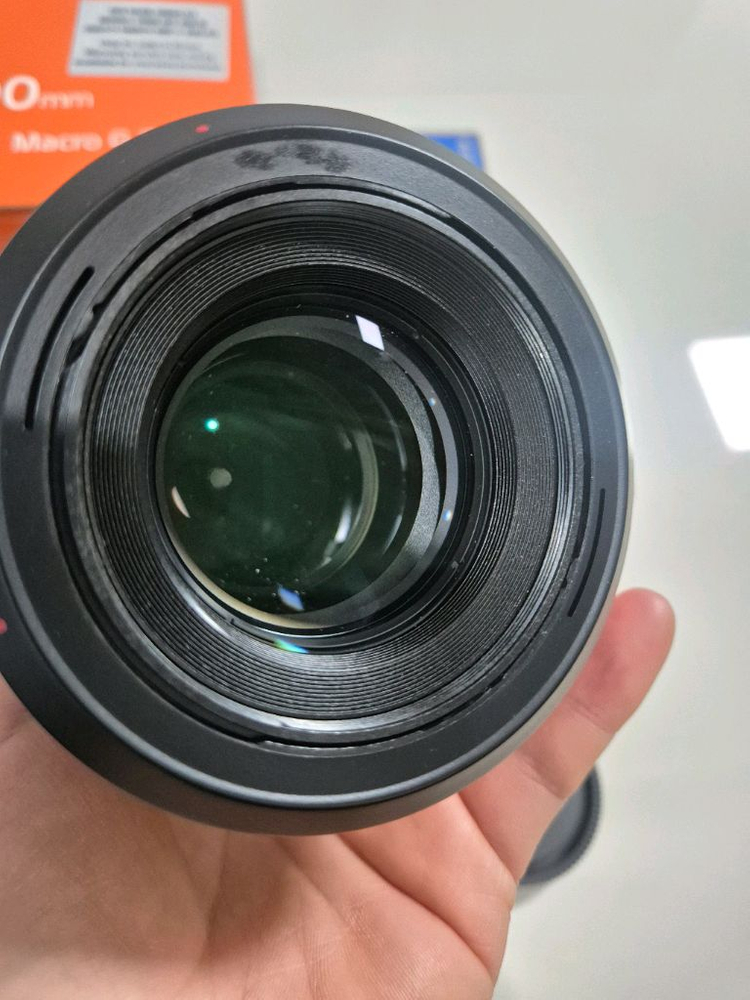 FE 90mm F2.8 G OSS 매크로 렌즈 이미지