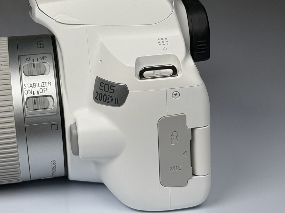 캐논 EOS 200D2 화이트 DSLR 카메라 이미지