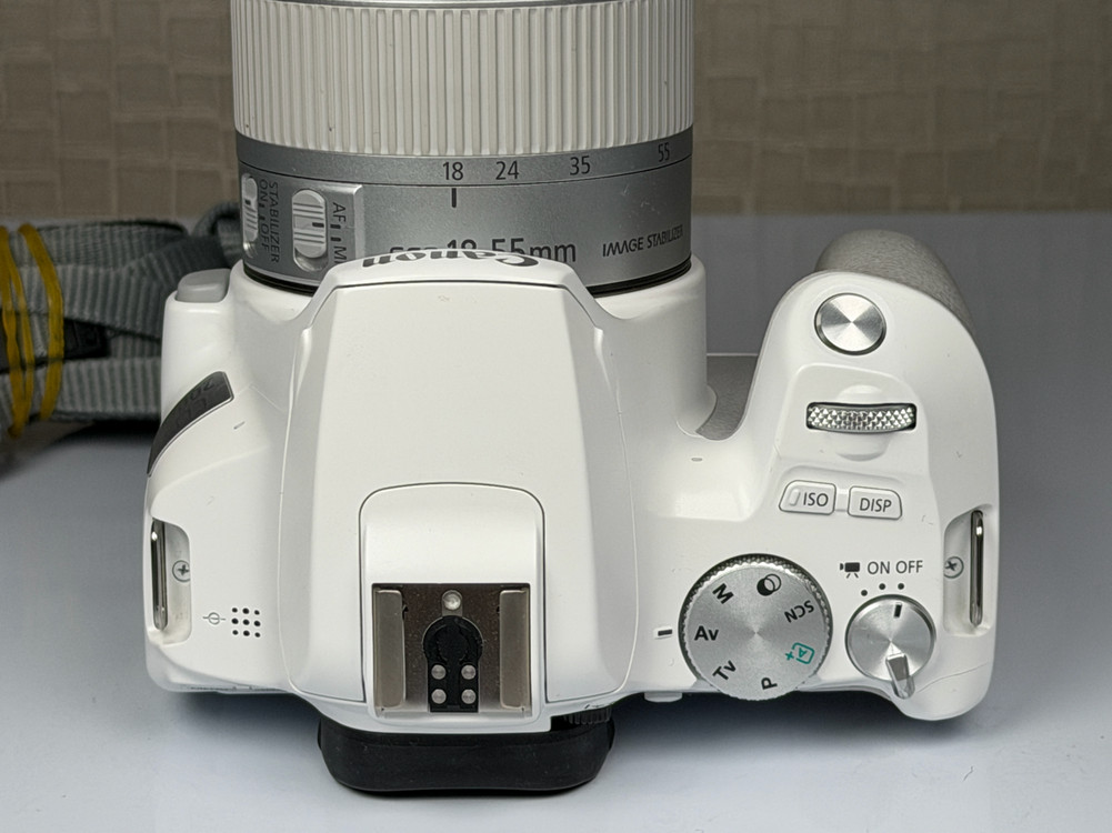 캐논 EOS 200D2 화이트 DSLR 카메라 이미지