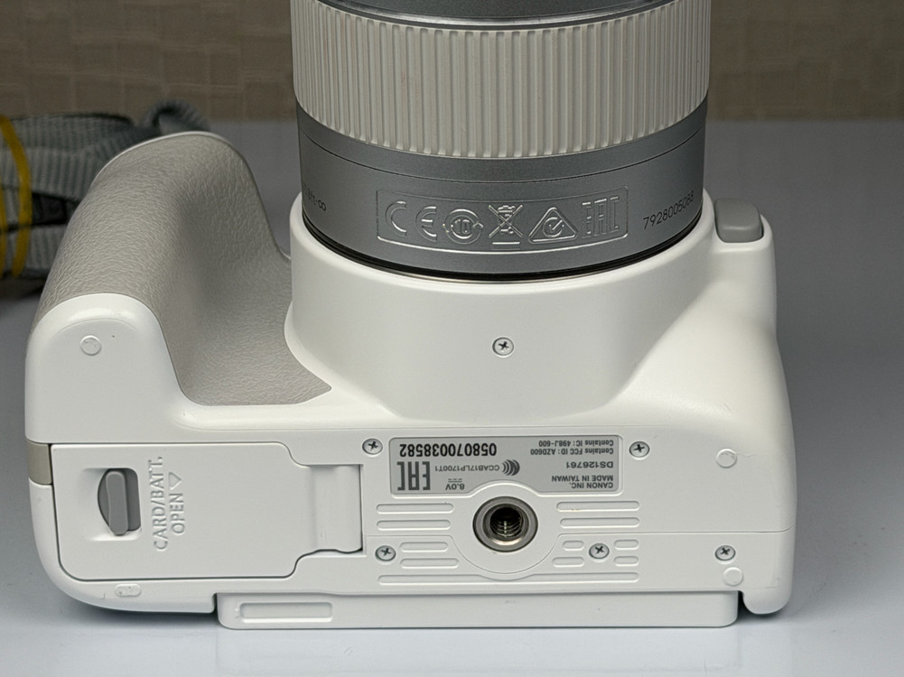 캐논 EOS 200D2 화이트 DSLR 카메라 이미지