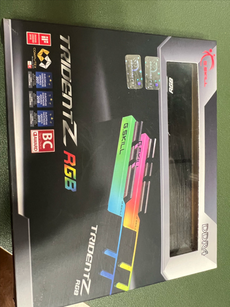 지스킬 DDR4-3600CL18 TRIDENT Z RGB 16G-2개 32G 이미지