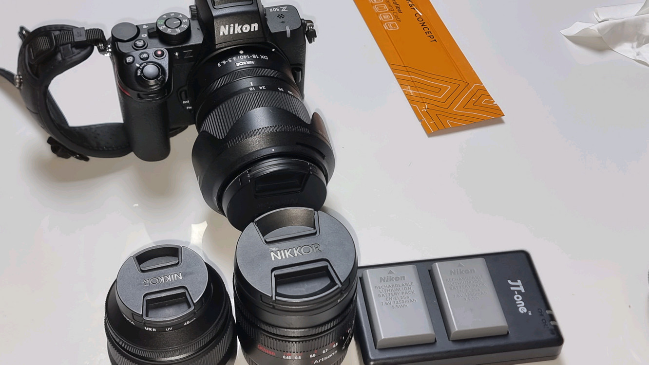 니콘 Z50II 바디 + Z DX 18-140mm VR + Z DX 24mm F1.7 + 7Artisans 50mm 이미지