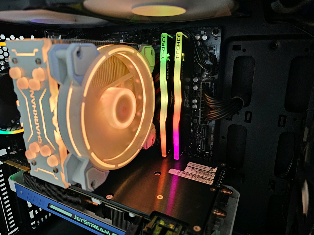 게이밍 영상 편집 컴퓨터 팝니다. 라이젠 3600/ gtx1080/ nvme 500gb/ 튜닝램 16gb 이미지