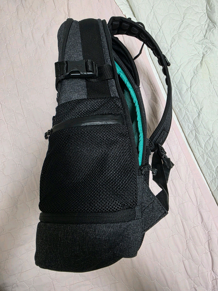 데상트 에어큐브 백팩 다크그레이(DGY) 이미지
