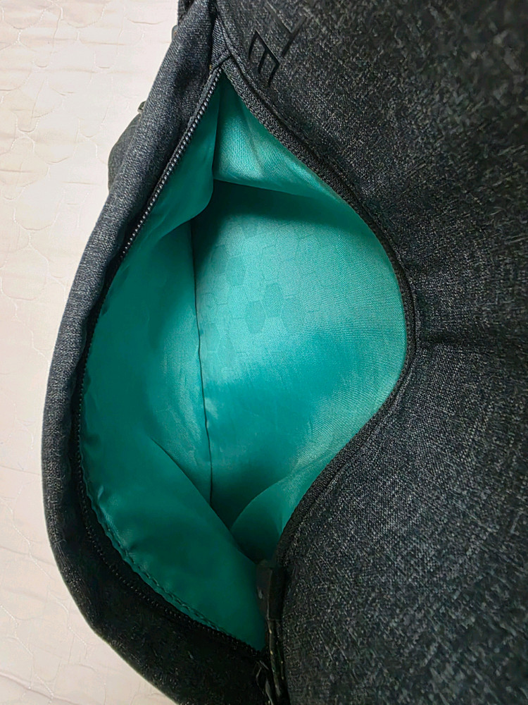 데상트 에어큐브 백팩 다크그레이(DGY) 이미지