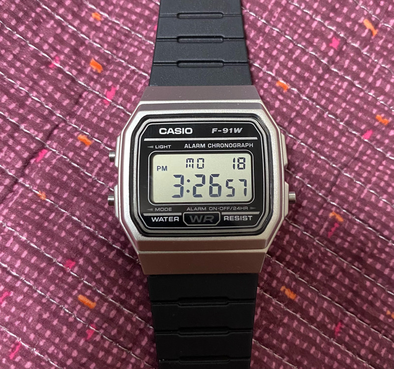 카시오 시계 F-91WM-7A 팝니다. 이미지