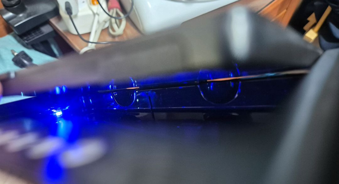 리큐엠 무선충전 LED 탁상시계 UV살균기(QWC-UV300) 이미지