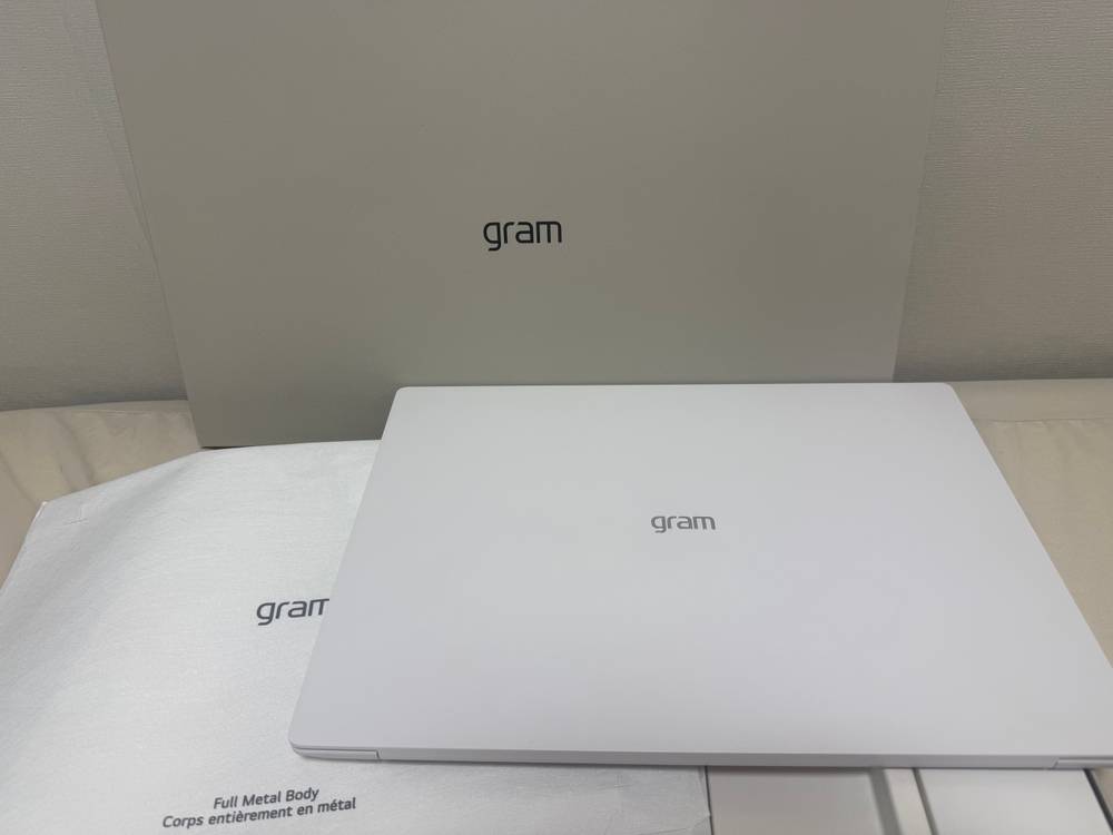 LG 그램 PRO AI 16인치 노트북 512GB (16Z90TP-KA5WK) 이미지