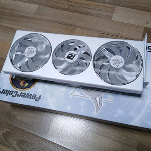 as남음 rx 7800xt 헬 하운드 화이트 그래픽카드 이미지