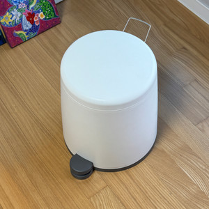 이케아 스냅 페달 휴지통 쓰레기통 12L 화이트 팝니다. IKEA SNAPP 이미지