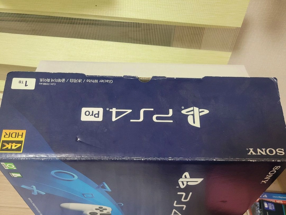 ps4 pro 글레이셔화이트 박스만 팔아요. 7218b 플스4프로 이미지