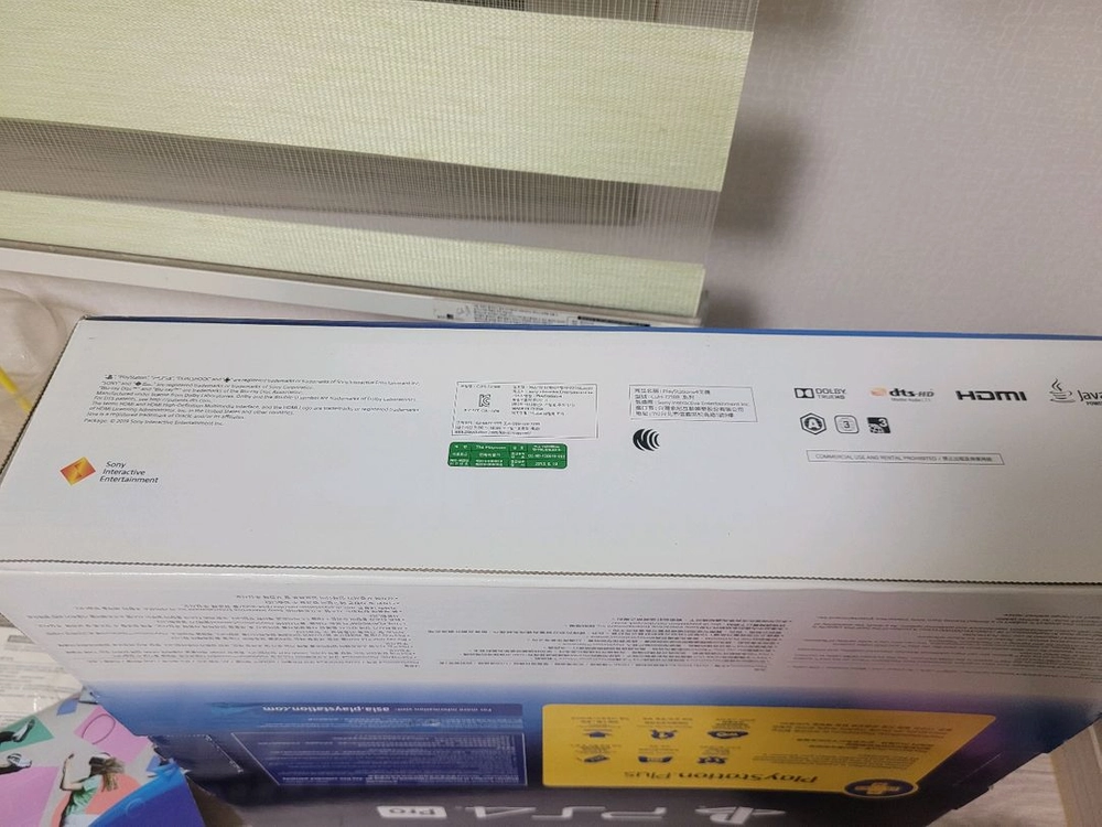 ps4 pro 글레이셔화이트 박스만 팔아요. 7218b 플스4프로 이미지