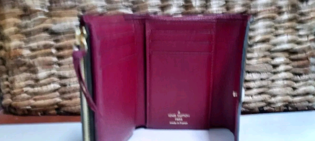 Louis Vuitton Monogram Victoriane Leather Wallet 가죽지갑 정품 남여공용 이미지