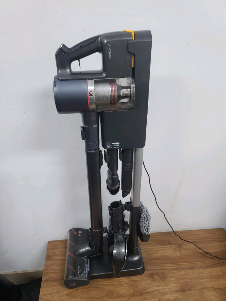 LG 코드제로무선청소기 A9 A9579I(삼성배터리교체 2개 각각 56분작동,물걸레키트포함,전체 청소완) 이미지