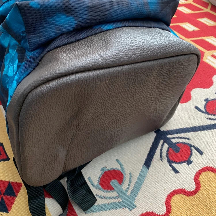 EASTPAK 이스트팩 와이오밍 가죽 배색 플라워 백팩 가방 이미지