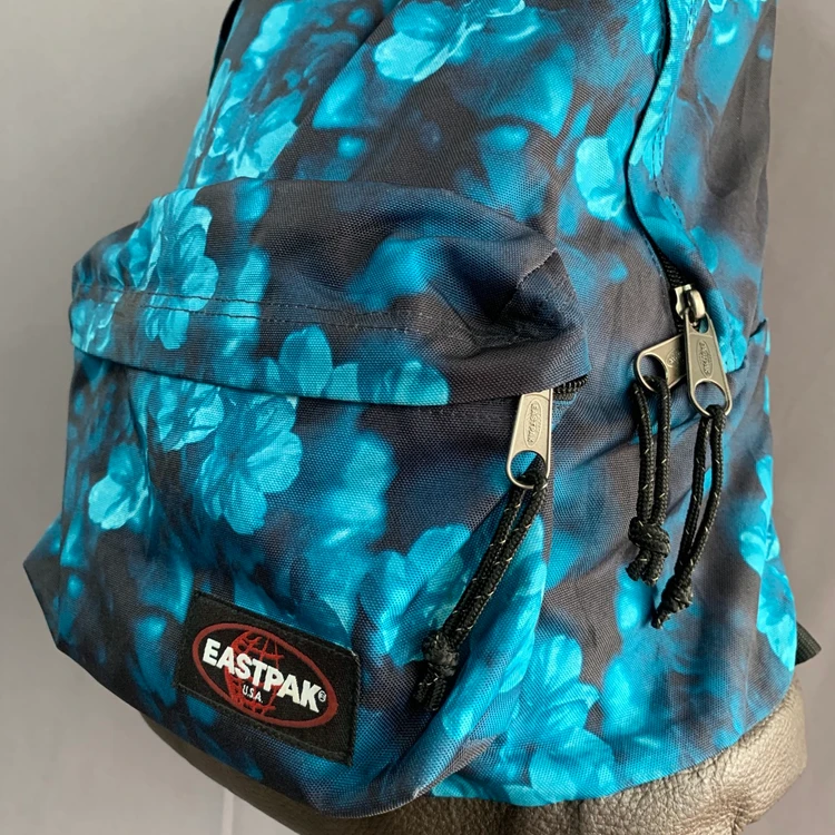 EASTPAK 이스트팩 와이오밍 가죽 배색 플라워 백팩 가방 이미지