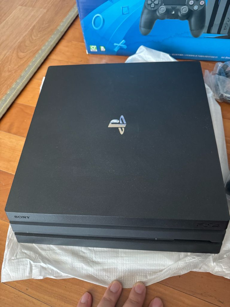 소니 PS4 Pro 1TB 블랙 7218모델 이미지