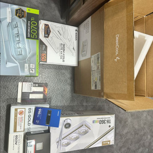 판매] 라이젠 9800X3D + RTX 5070 Ti 화이트 게이밍 본체 (풀박스 / 거의 새것 이미지