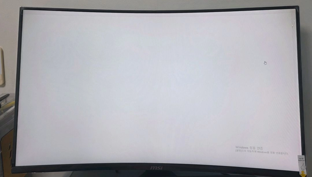 MSI 32인치 커브드 모니터 이미지