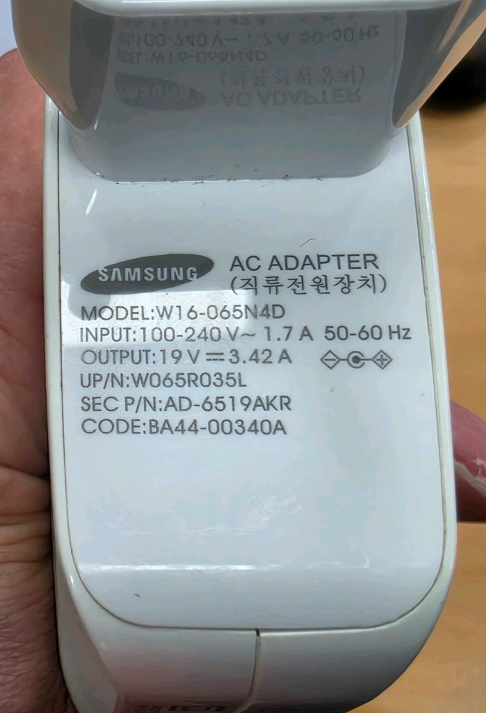 삼성 컴퓨터 laptop 충전기 어댑터 100-240v Samsung adapter fast charging 이미지