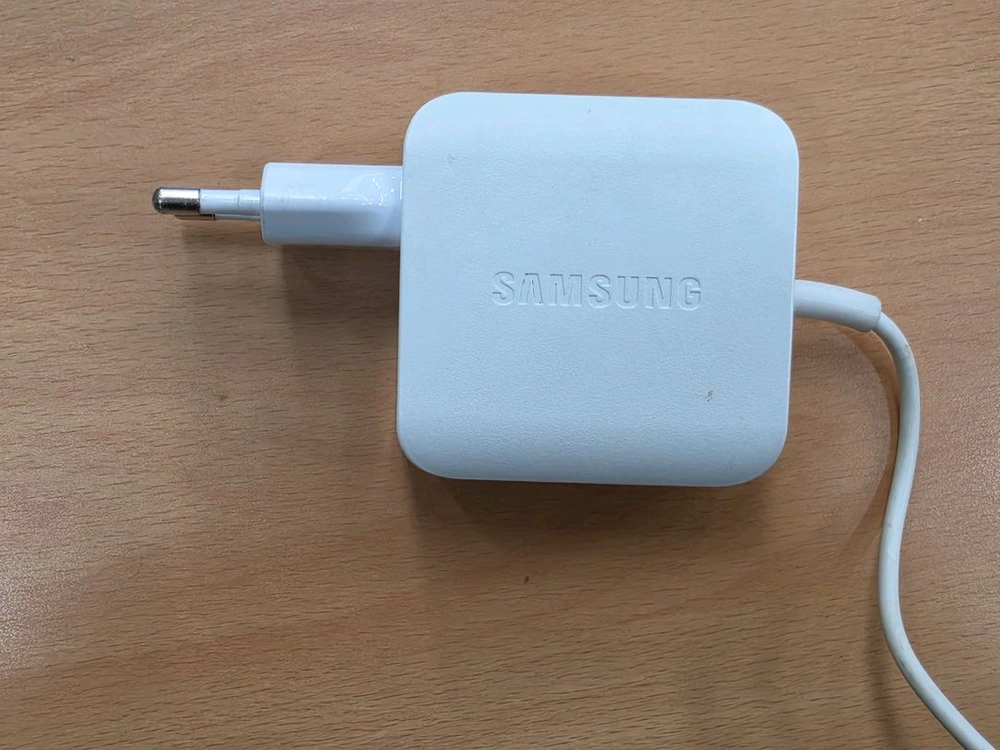 삼성 컴퓨터 laptop 충전기 어댑터 100-240v Samsung adapter fast charging 이미지