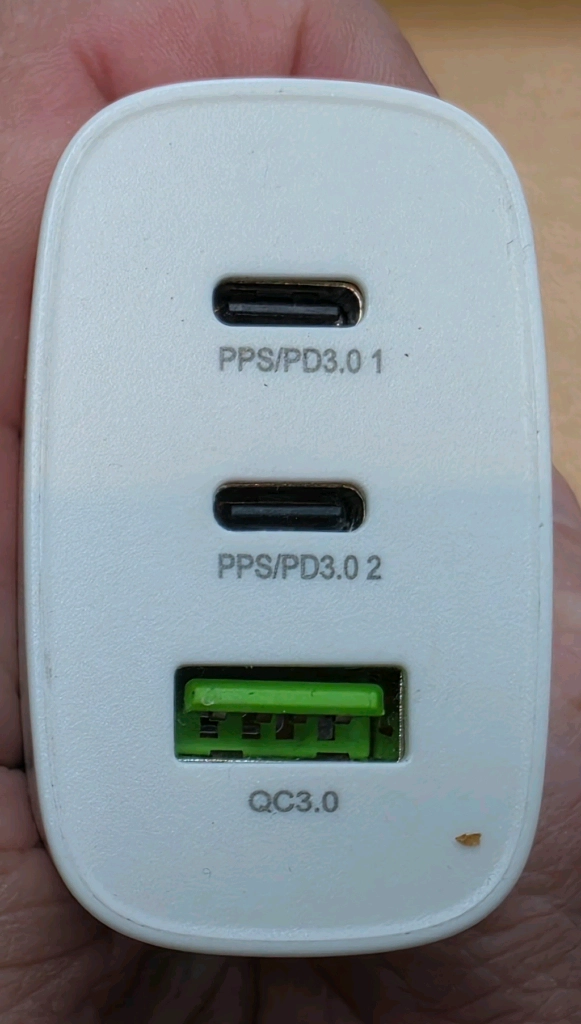 C-type 어댑터 컴퓨터 multi port 충전기 USB fast charging adapter 이미지