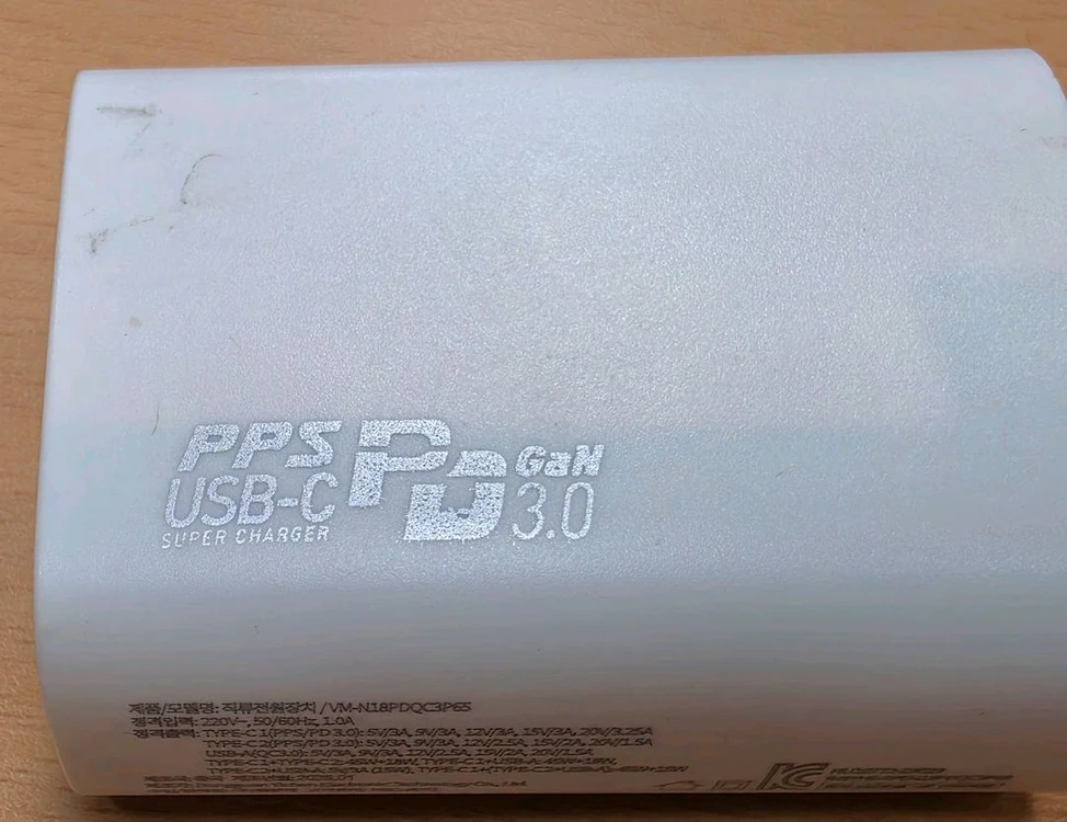 C-type 어댑터 컴퓨터 multi port 충전기 USB fast charging adapter 이미지