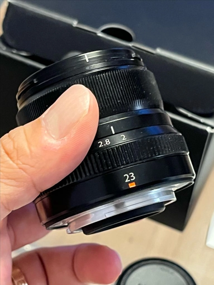 XF 23mm F2 R WR 렌즈 이미지