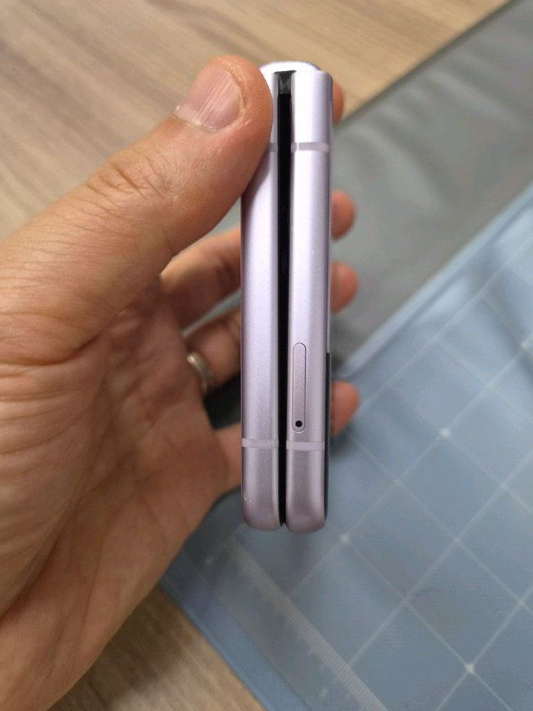 갤럭시 z플립3 라벤더 256GB 이미지