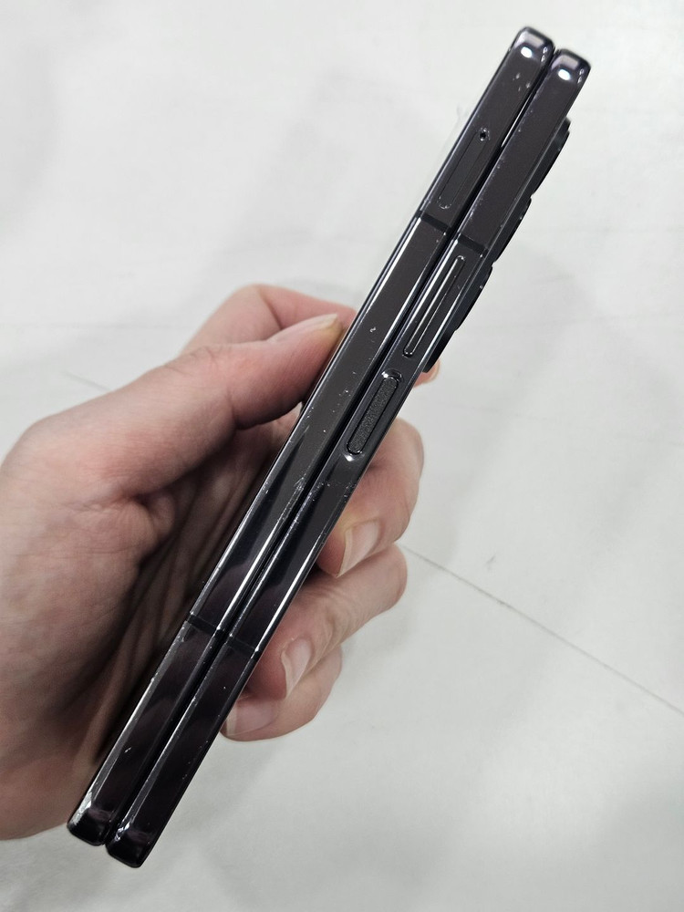 갤럭시Z폴드4 256GB 블랙 이미지