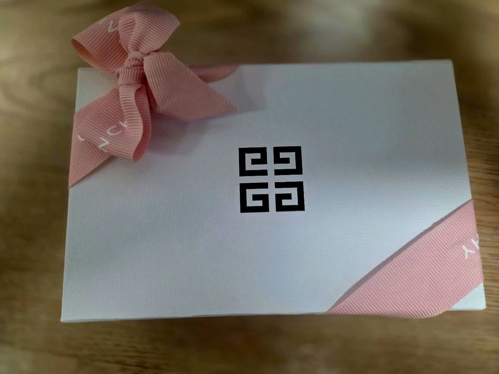 (새상품)NEW 지방시 퍼펙토 립 오일 6호 2만3천원에 판매합니다 이미지