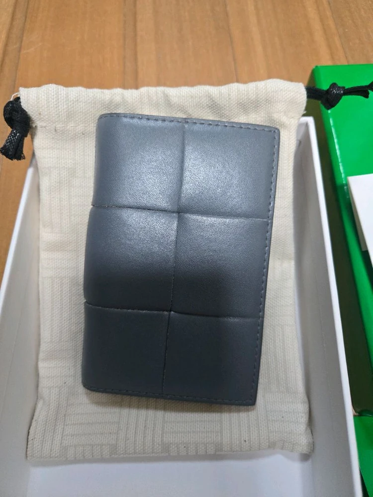 보테가베네타 카세트 폴딩 카드지갑 이미지